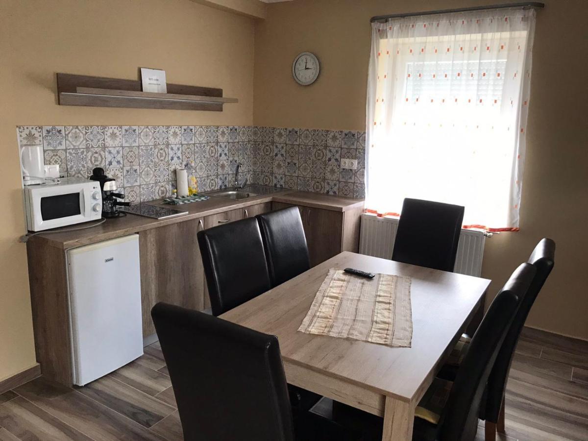 Adrienn Apartman Apartment Sarvar Luaran gambar