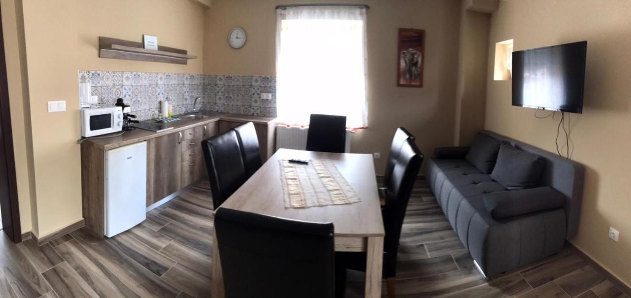 Adrienn Apartman Apartment Sarvar Luaran gambar